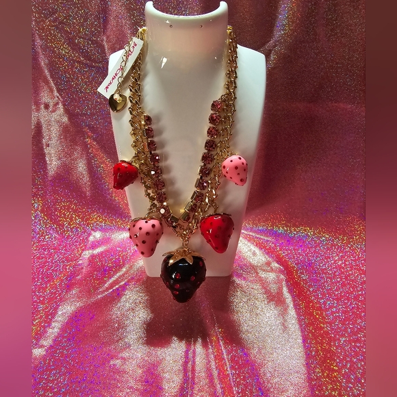 Betsey Johnson Strawberry necklace! - Picture 8 of 10